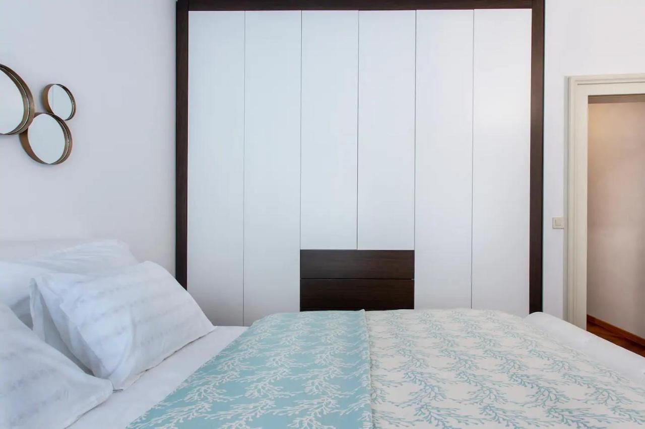 Deluxe Address Downtown Apartment *
